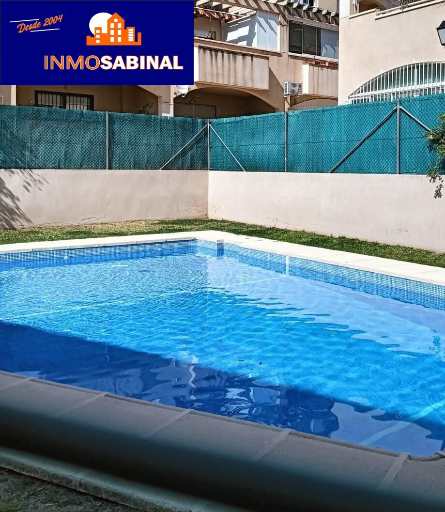 Moderno Ático en Aguadulce Sur con Amplia Terraza y Piscina