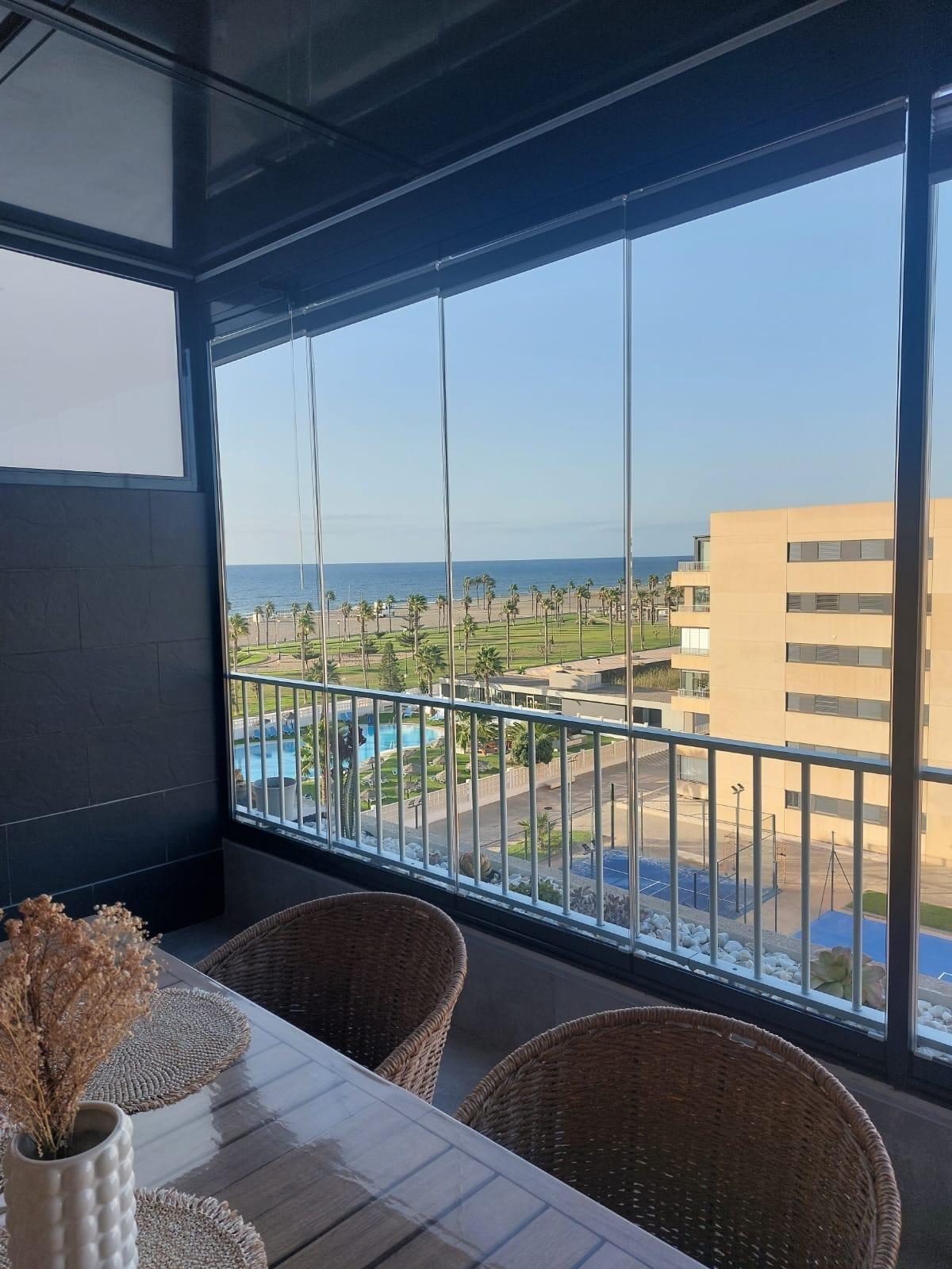 ️ ¡Exclusivo apartamento desde septiembre a junio en Playa Serena con vistas al mar!