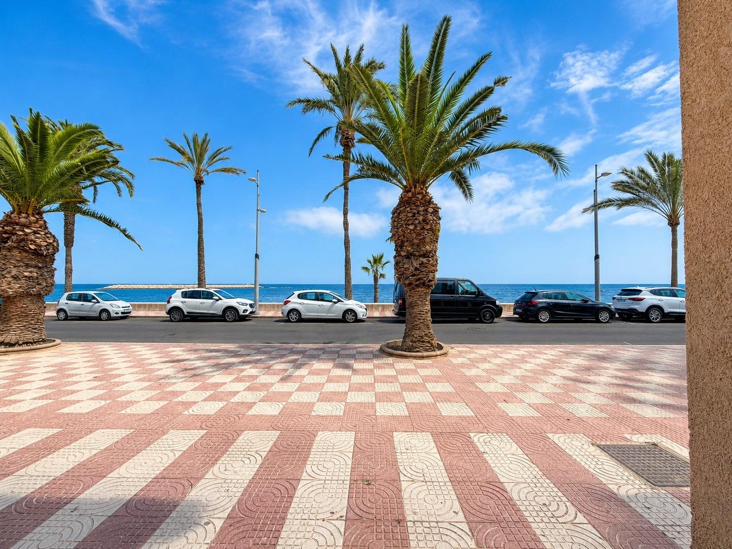 LOCAL COMERCIAL EN PRIMERA LÍNEA DE PLAYA — EN VENTA O ALQUILER EN AGUADULCE en Aguadulce Almeria foto 3 LOCAL COMERCIAL EN PRIMERA LÍNEA DE PLAYA — EN VENTA O ALQUILER EN AGUADULCE
