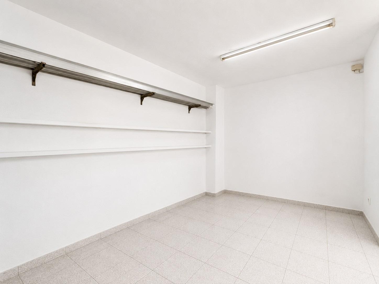 **Oficina / local comercial  junto a Avenida del Mediterráneo – Almería**