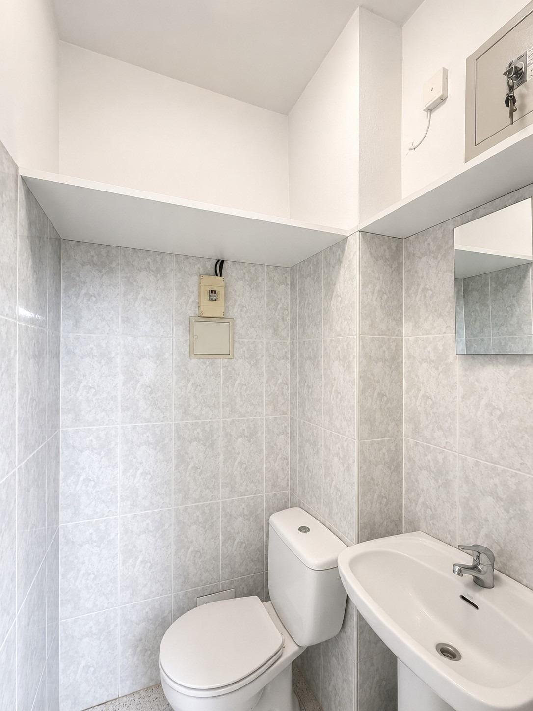 **Oficina / local comercial  junto a Avenida del Mediterráneo – Almería**