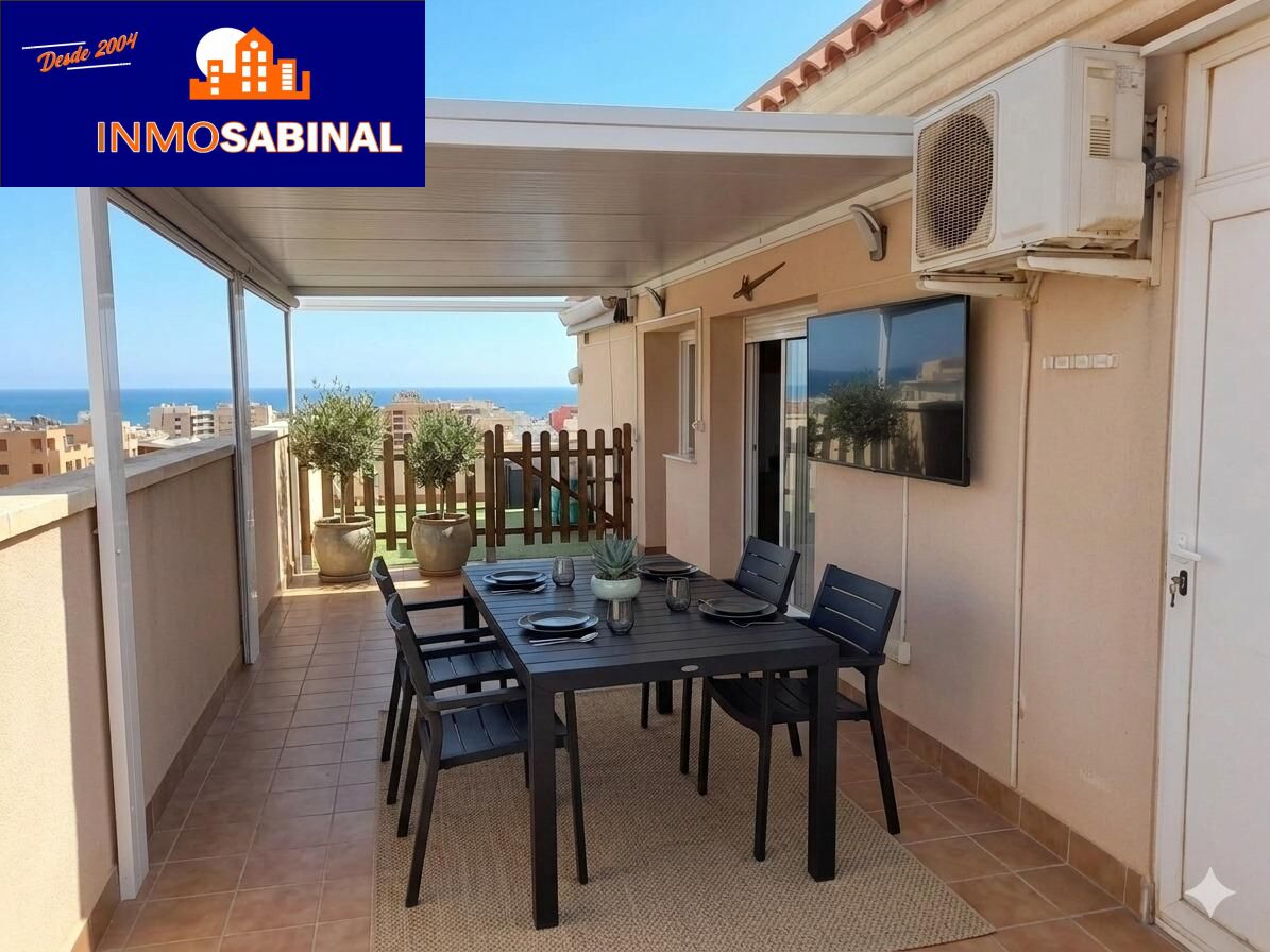 Moderno Ático en Aguadulce Sur con Amplia Terraza y Piscina