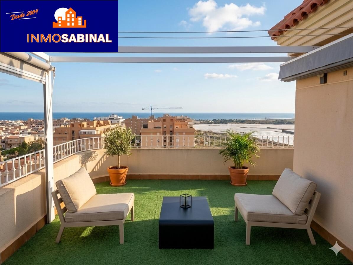 Moderno Ático en Aguadulce Sur con Amplia Terraza y Piscina