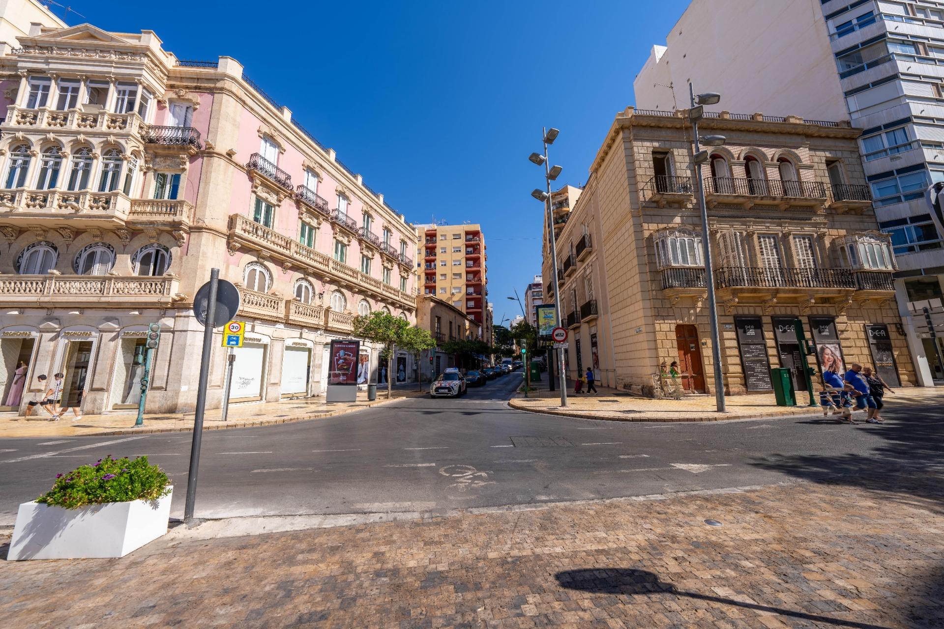 Se Alquila Piso 5 dormitorios en Almería Centro