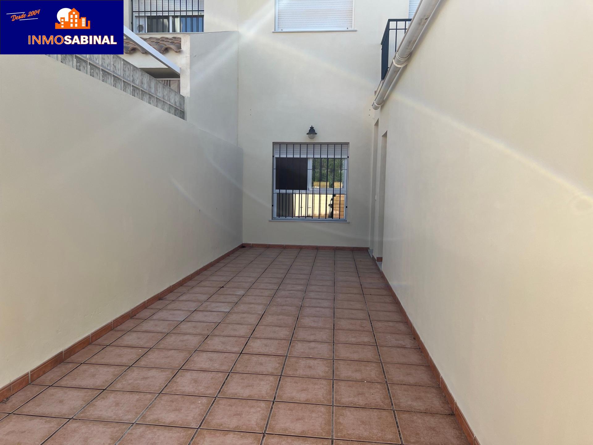 Alquiler de un Adosado Seminuevo en Aguadulce Norte