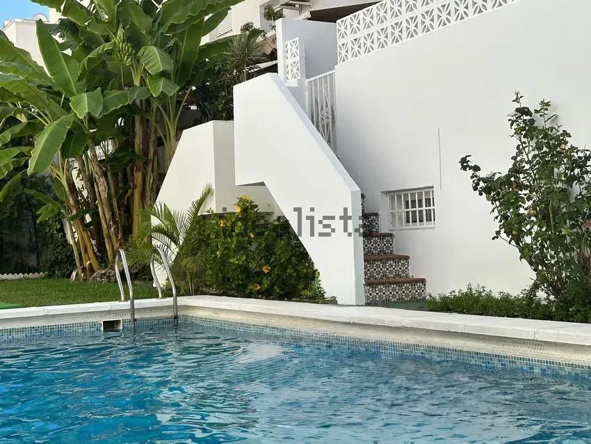 &#   ALINA INMOBILIARIA PRESENTA  &#&# Exclusivo chalet adosado en Aguadulce Sur con piscina