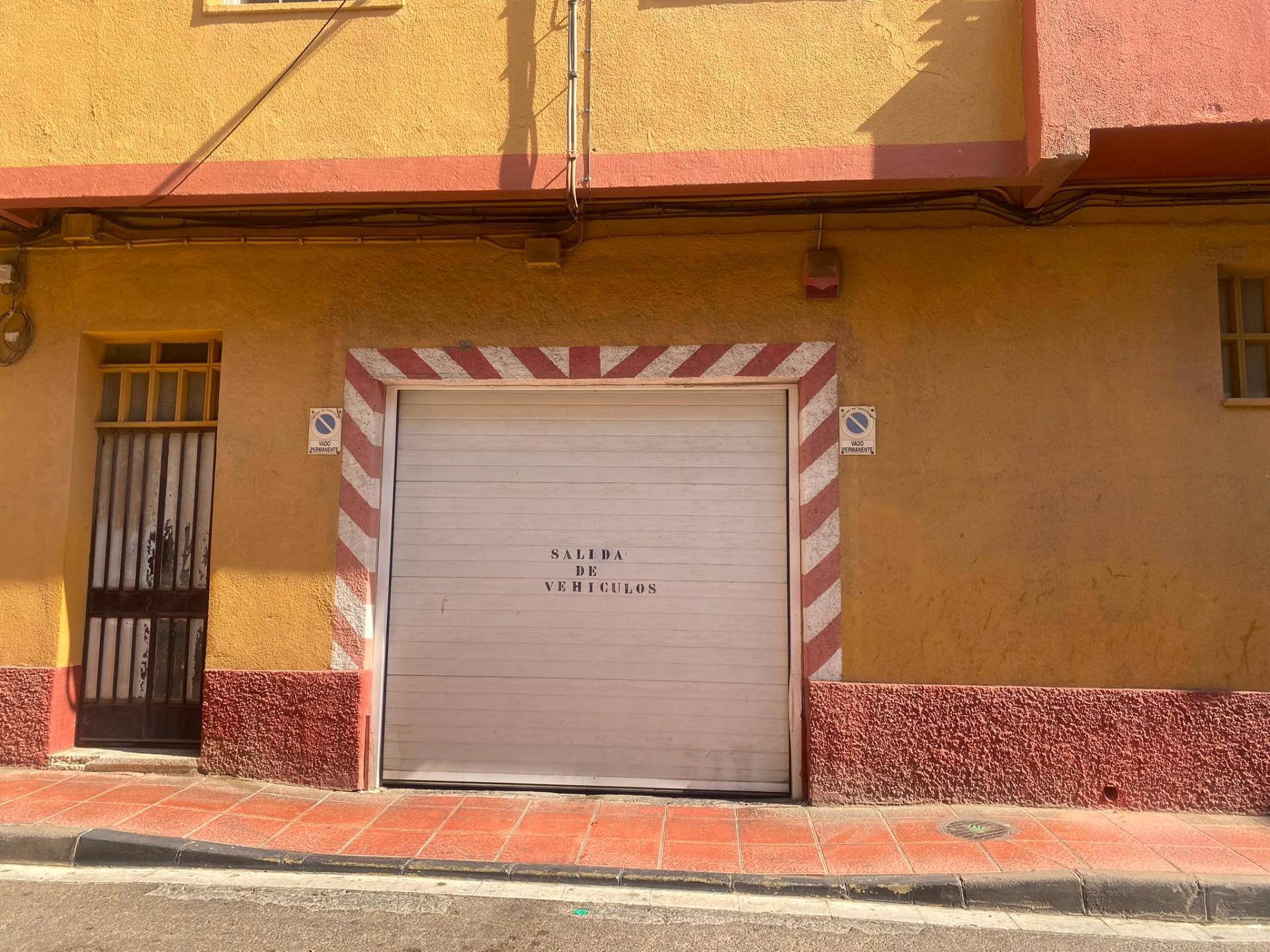 PLAZA GARAJE EN BENAHADUX