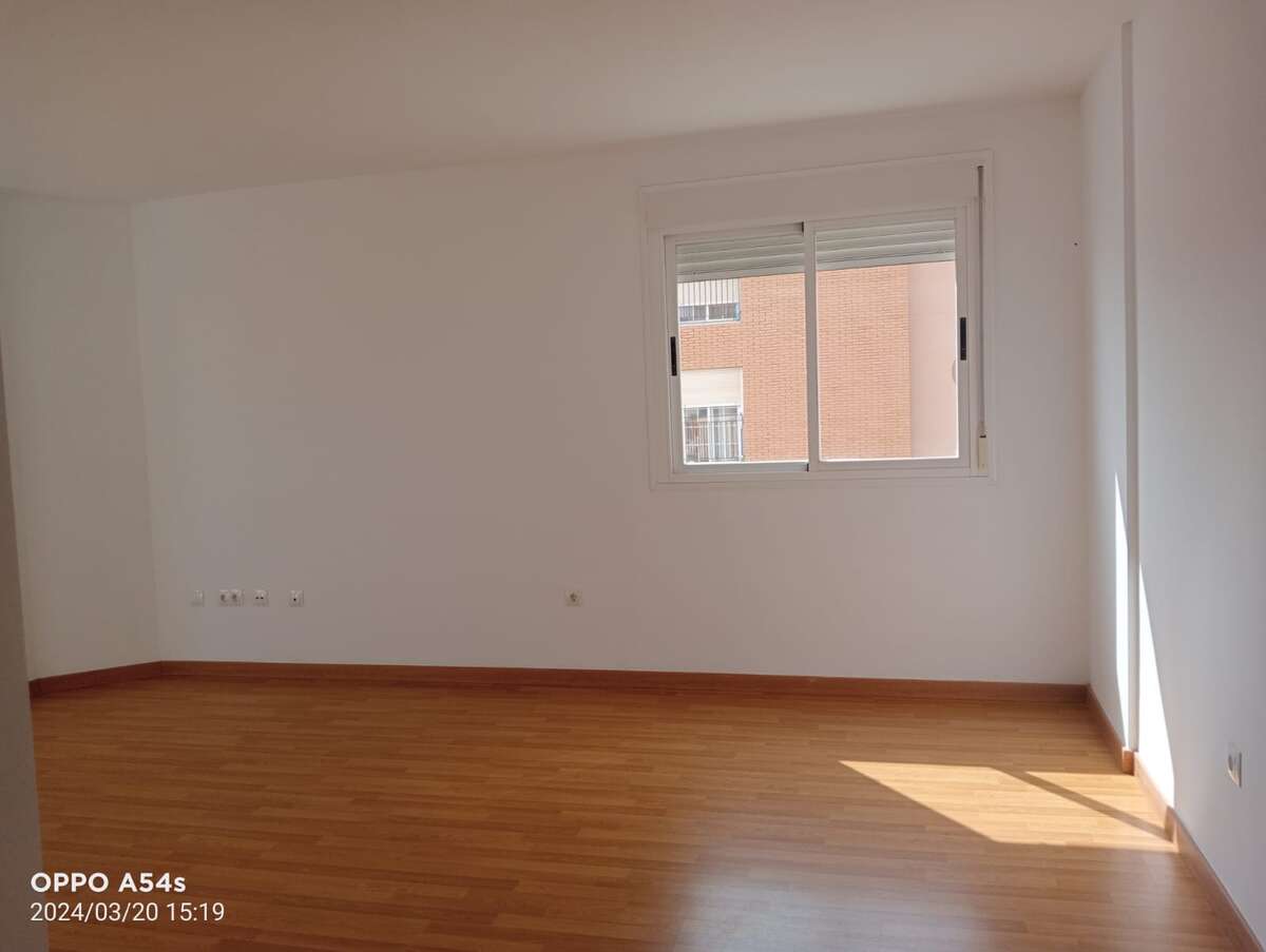 Piso de 78 m² en Roquetas de Mar en Alquiler por 670€