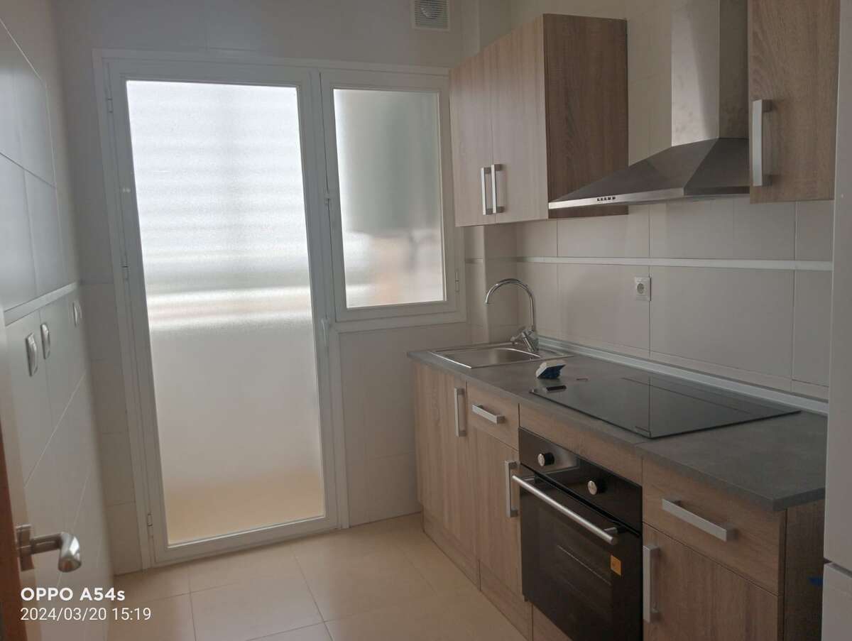 Piso de 78 m² en Roquetas de Mar en Alquiler por 670€