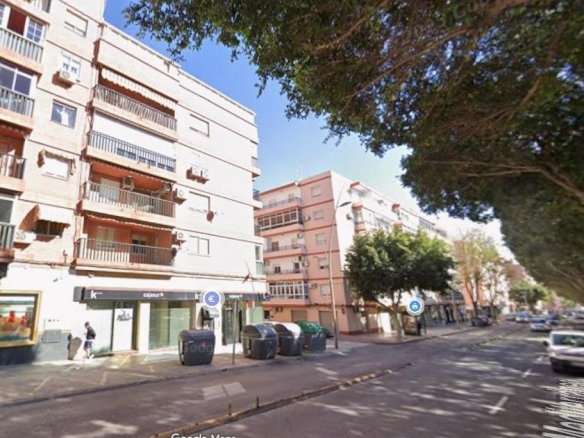 ¡Piso en alquiler para estudiantes en Avenida Mediterráneo - Almería!