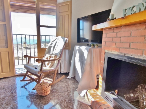 Venta de casa en el centro de  Laroles