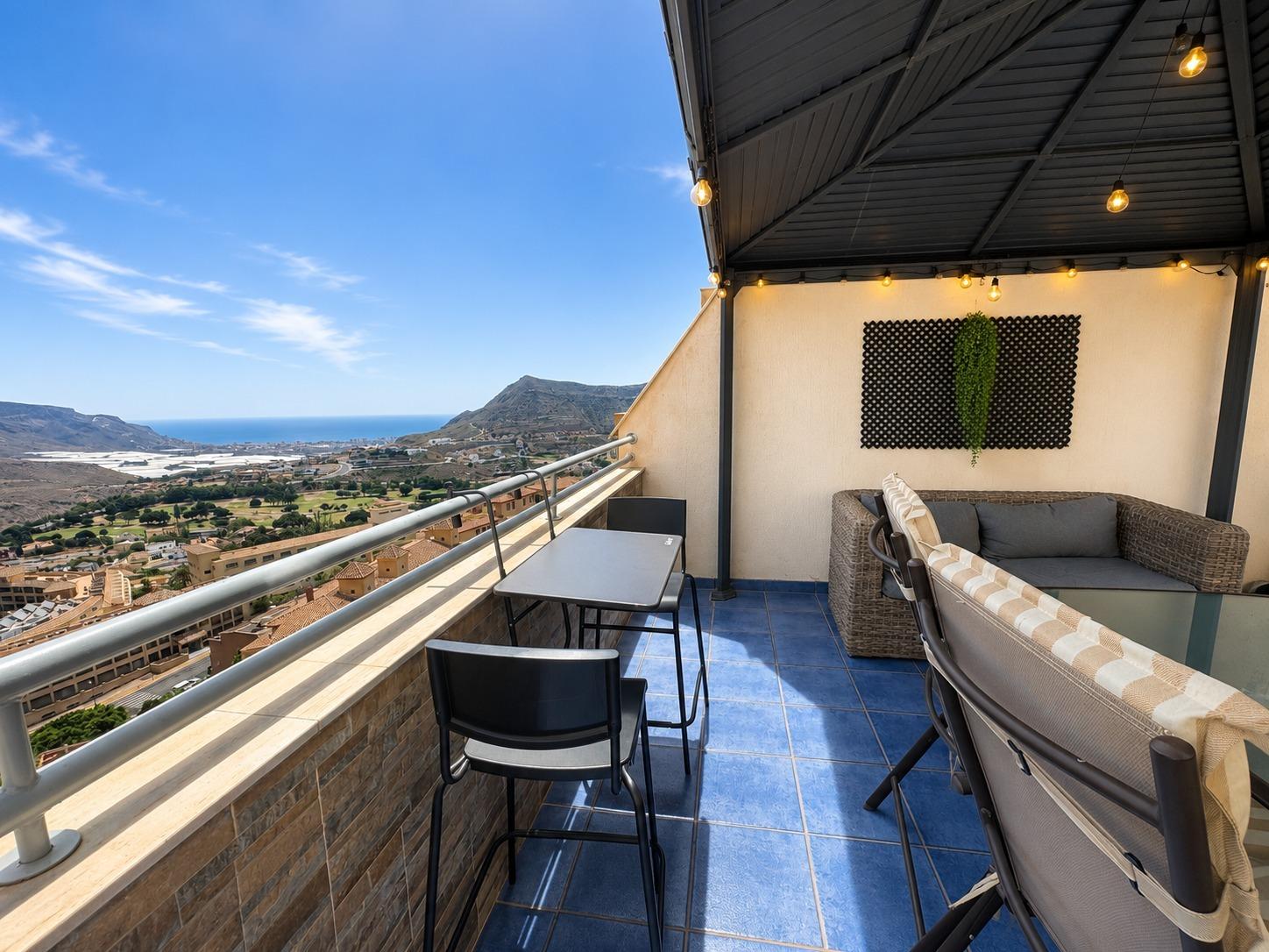 ESPECTACULAR PISO REFORMADO EN LA ENVÍA GOLF – 175.000 €