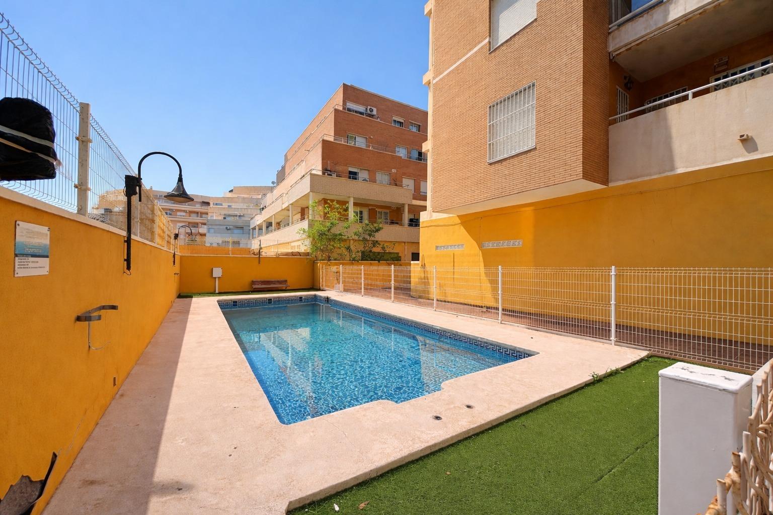 A 2 MINUTOS DE LA PLAYA, CON PISCINA, GARAJE Y LISTO PARA ENTRAR A VIVIR