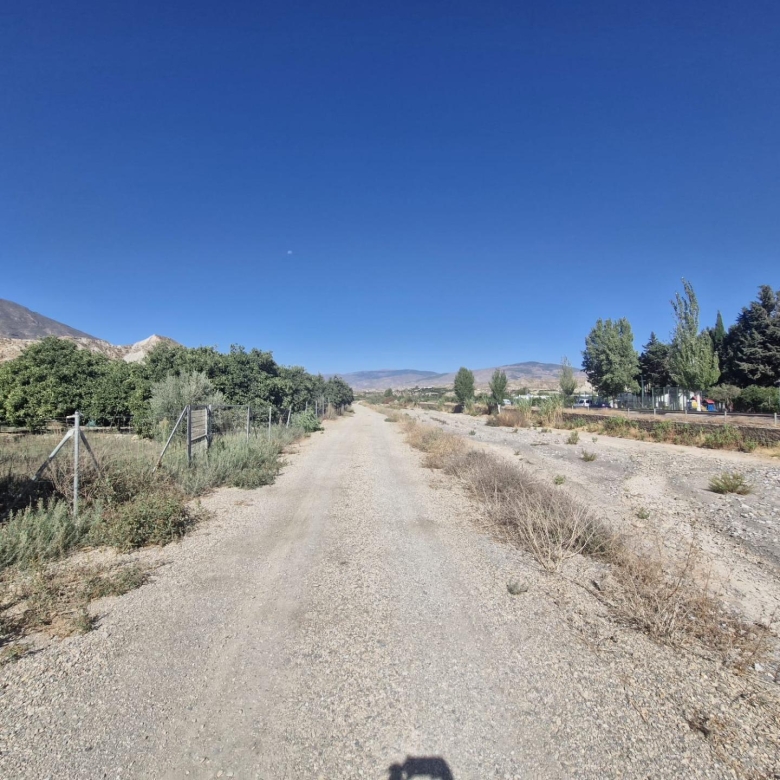 Parcela rústica en Terque – 2.700 m2 junto al río