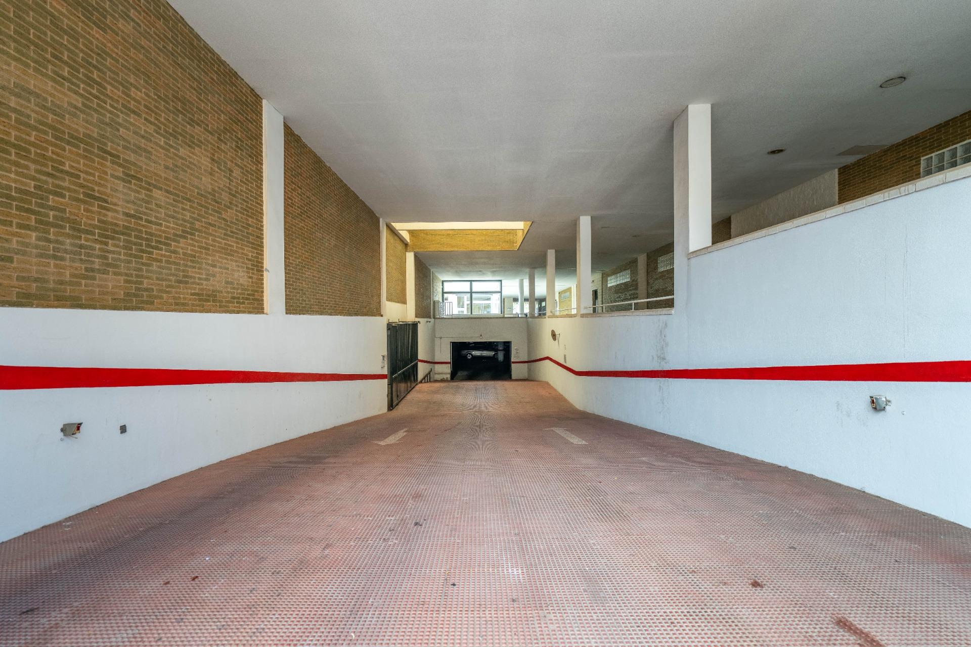 Se vende plaza de garaje de 23 m2 en Roquetas de Mar (Con opción a 2 plazas más) en Roquetas de Mar foto 5 Se vende plaza de garaje de 23 m2 en Roquetas de Mar (Con opción a 2 plazas más)