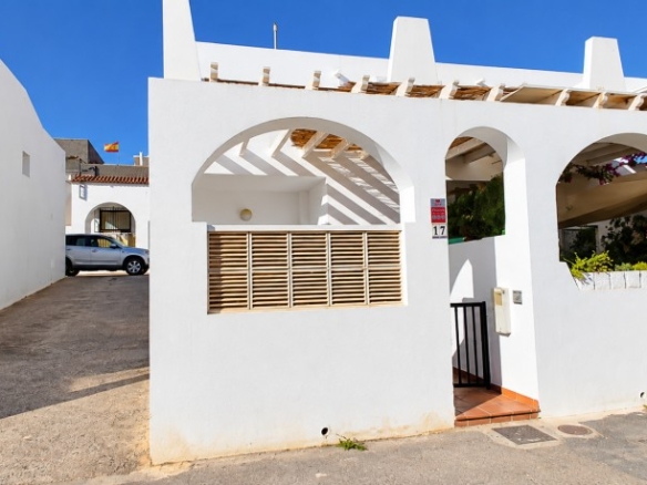 Adosada en Alquiler en Pozo De Los Frailes Almería