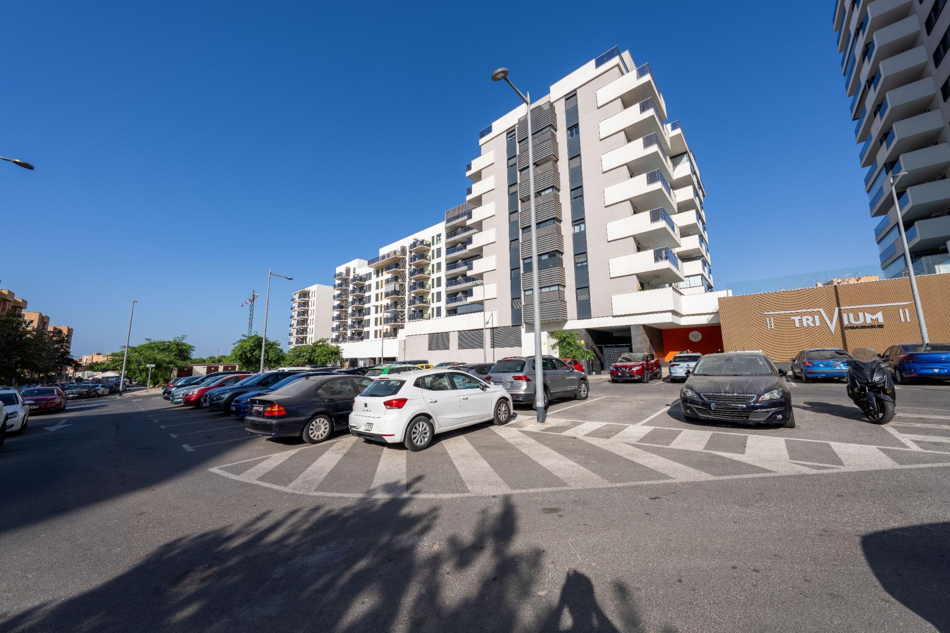 Alquiler temporal junto a Carrefour, Almería, Ideal estudiantes, profesores y personal sanitario | ¡Gran terraza de 33m2 y piscina!