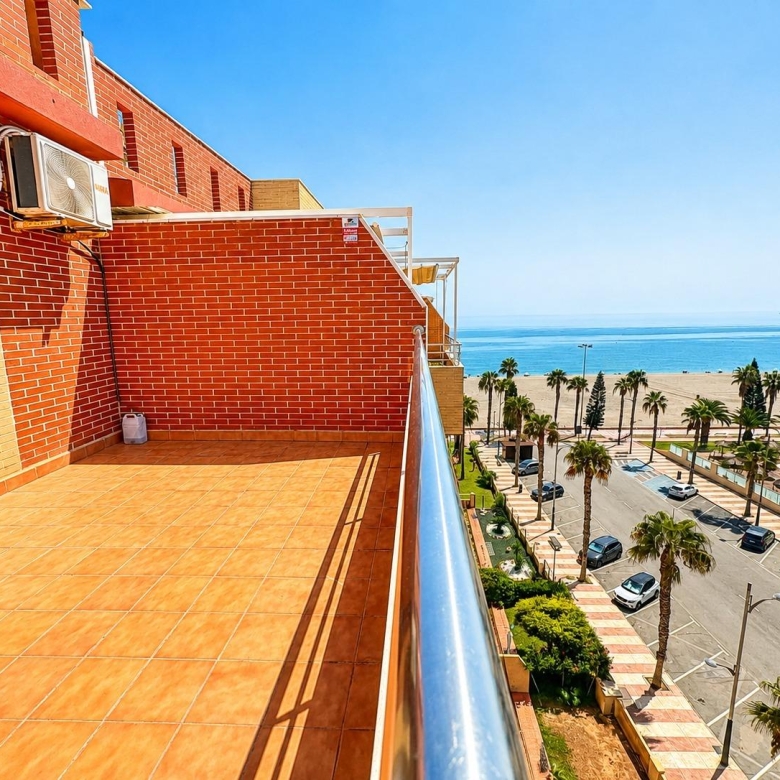 EXCLUSIVO ÁTICO EN PRIMERA LÍNEA PLAYA · ROQUETAS DE MAR