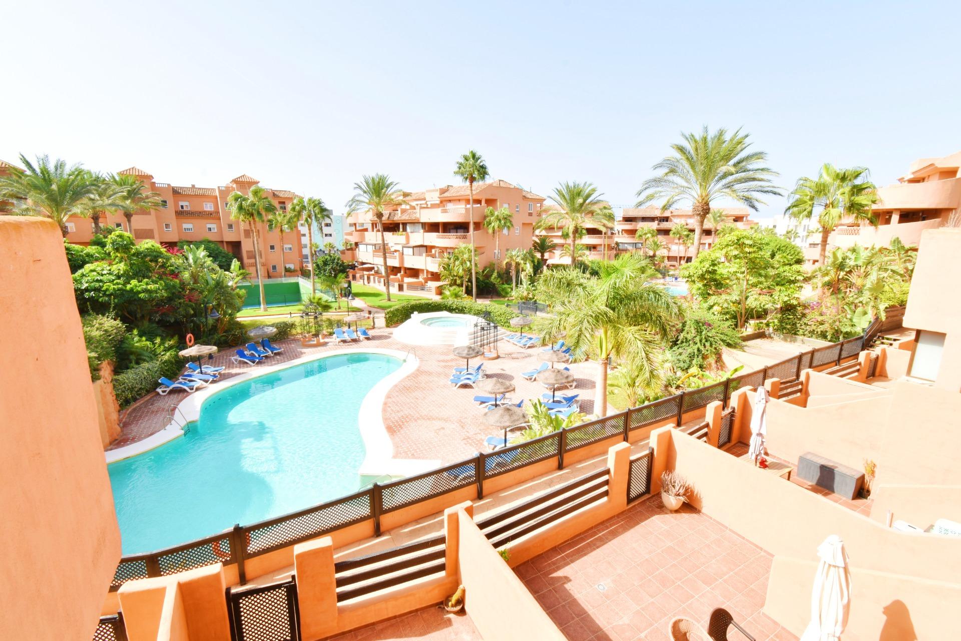 Piso en el residencial villas de almerimar, en orientación sur con vistas a la piscina !!!!