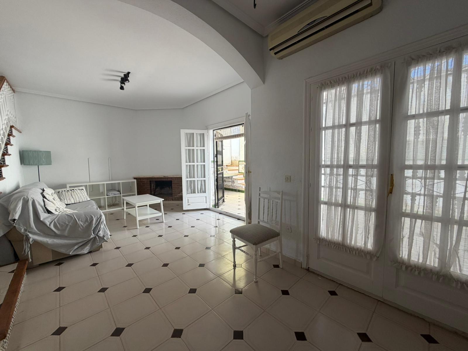 ESPECTACULAR TRIPLEX CON PISCINA EN AGUADULCE— ESPACIO