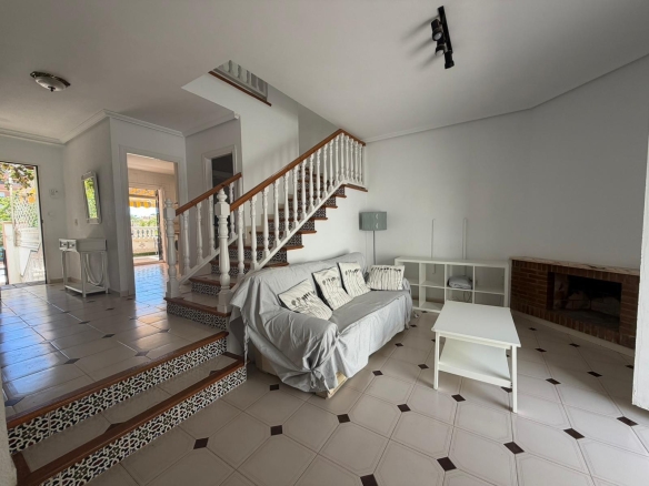 ESPECTACULAR TRIPLEX CON PISCINA EN AGUADULCE— ESPACIO