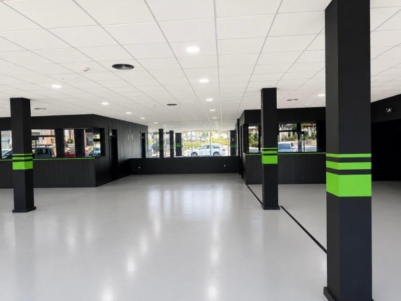 ESPECTACULAR LOCAL COMERCIAL DE 470 m2 CON 60 METROS DE FACHADA EN UNA DE LAS MEJORES UBICACIONES DE VÍCAR