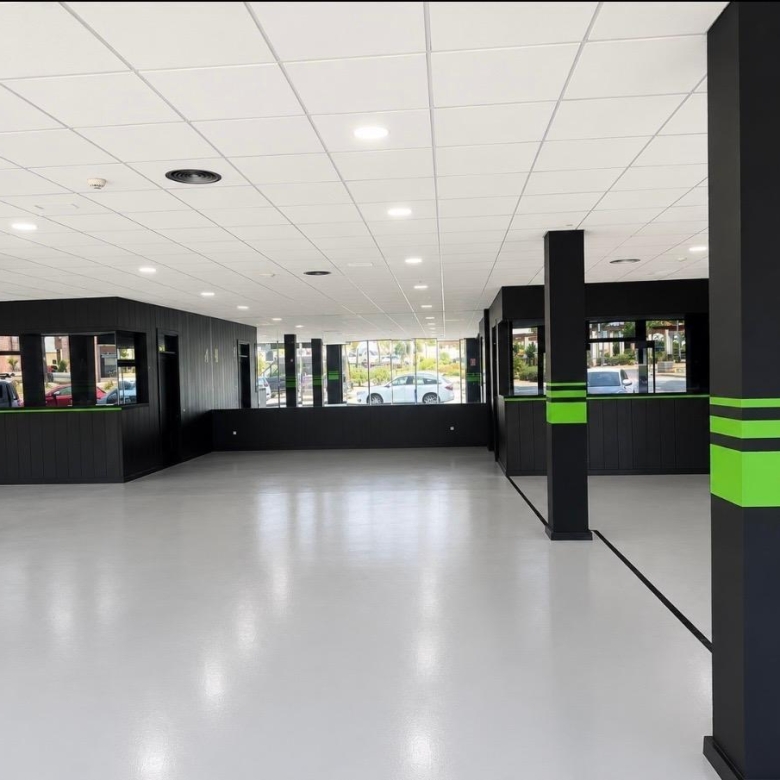 ESPECTACULAR LOCAL COMERCIAL DE 470 m2 CON 60 METROS DE FACHADA EN UNA DE LAS MEJORES UBICACIONES DE VÍCAR
