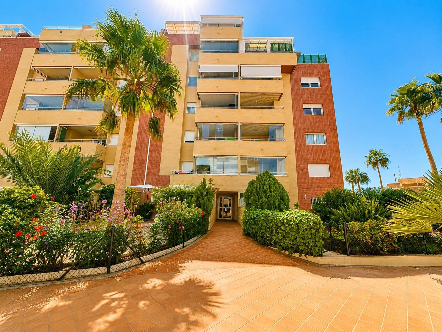 EXCLUSIVO ÁTICO EN PRIMERA LÍNEA PLAYA · ROQUETAS DE MAR