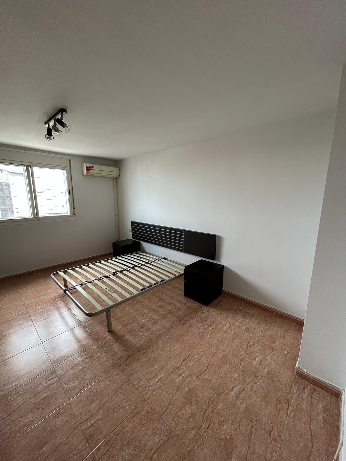 Amplio y Luminoso Piso en El Parador por solo €700 al mes