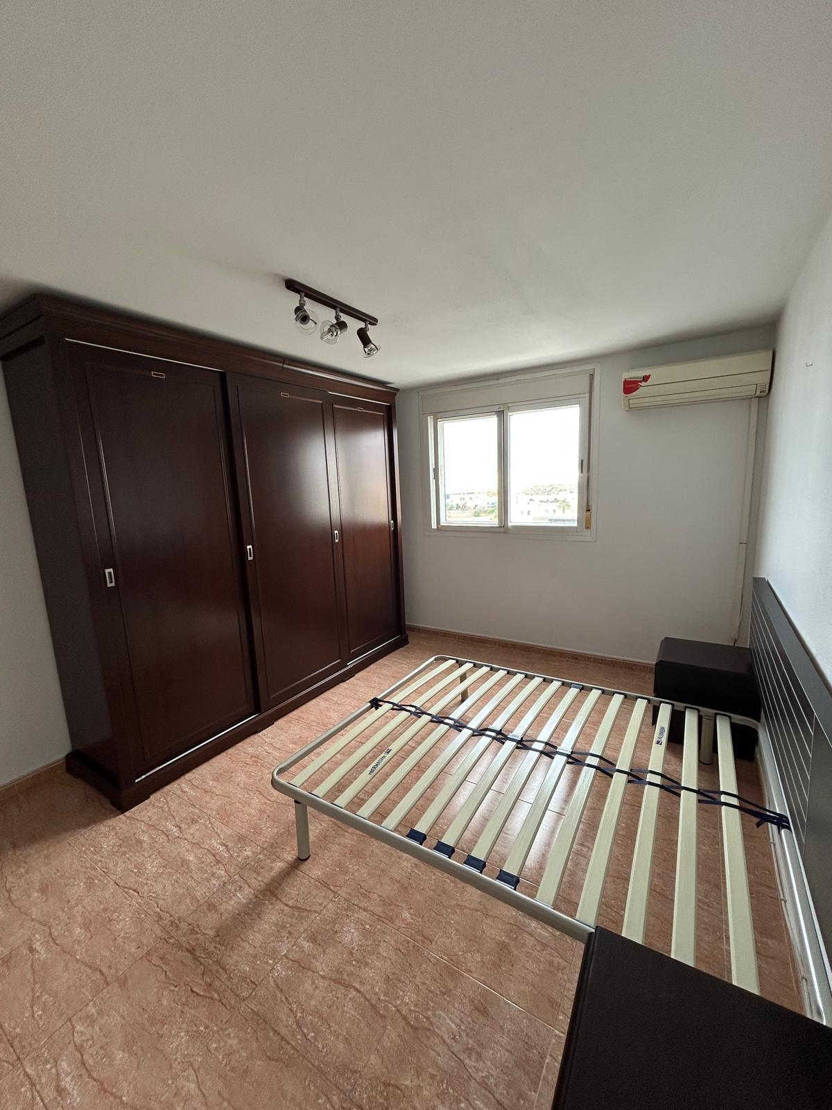 Amplio y Luminoso Piso en El Parador por solo €700 al mes