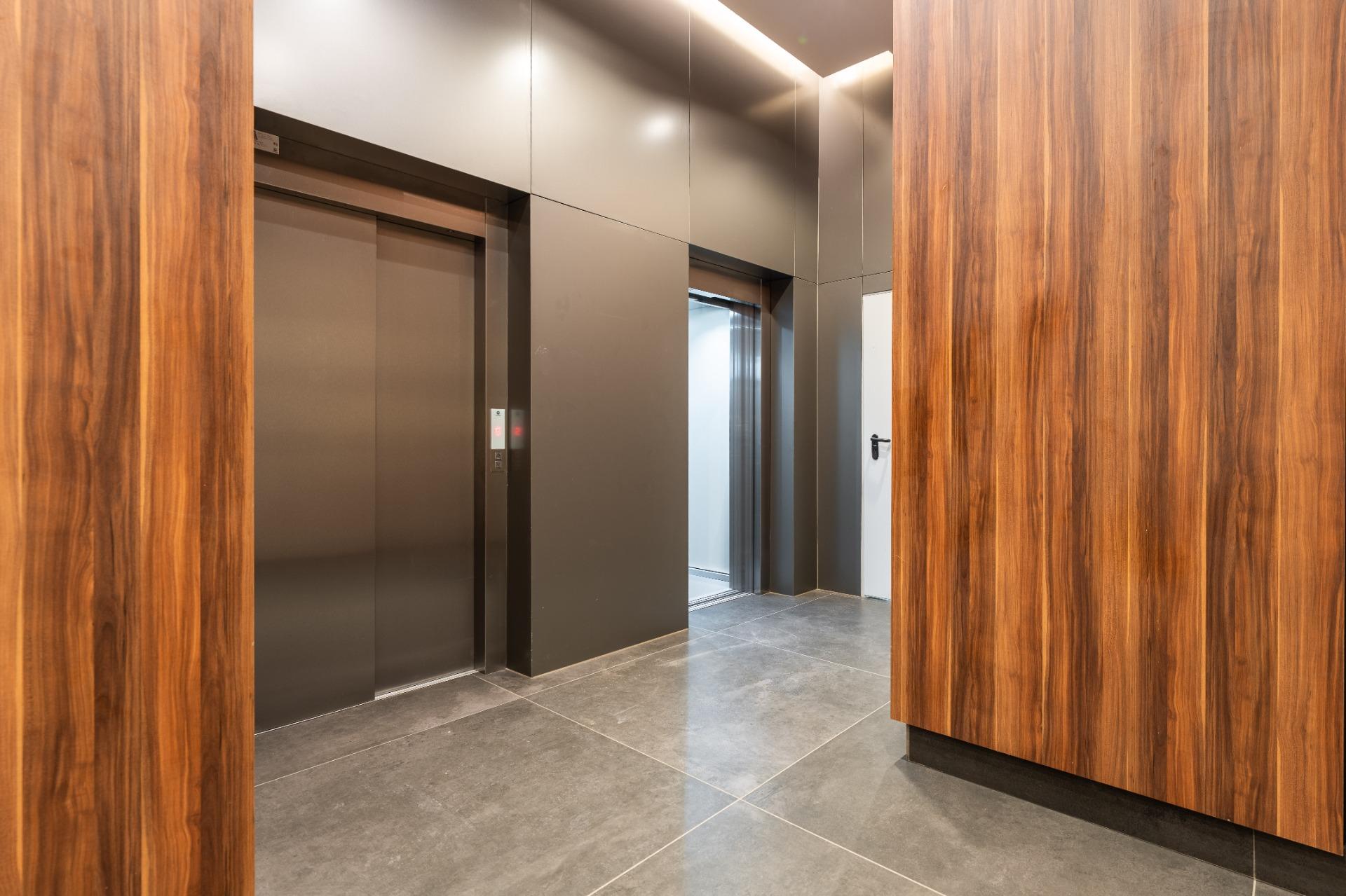 profesores y personal sanitario | ¡Gran terraza de 33m2 y piscina! en Almeria foto 1 profesores y personal sanitario | ¡Gran terraza de 33m2 y piscina!