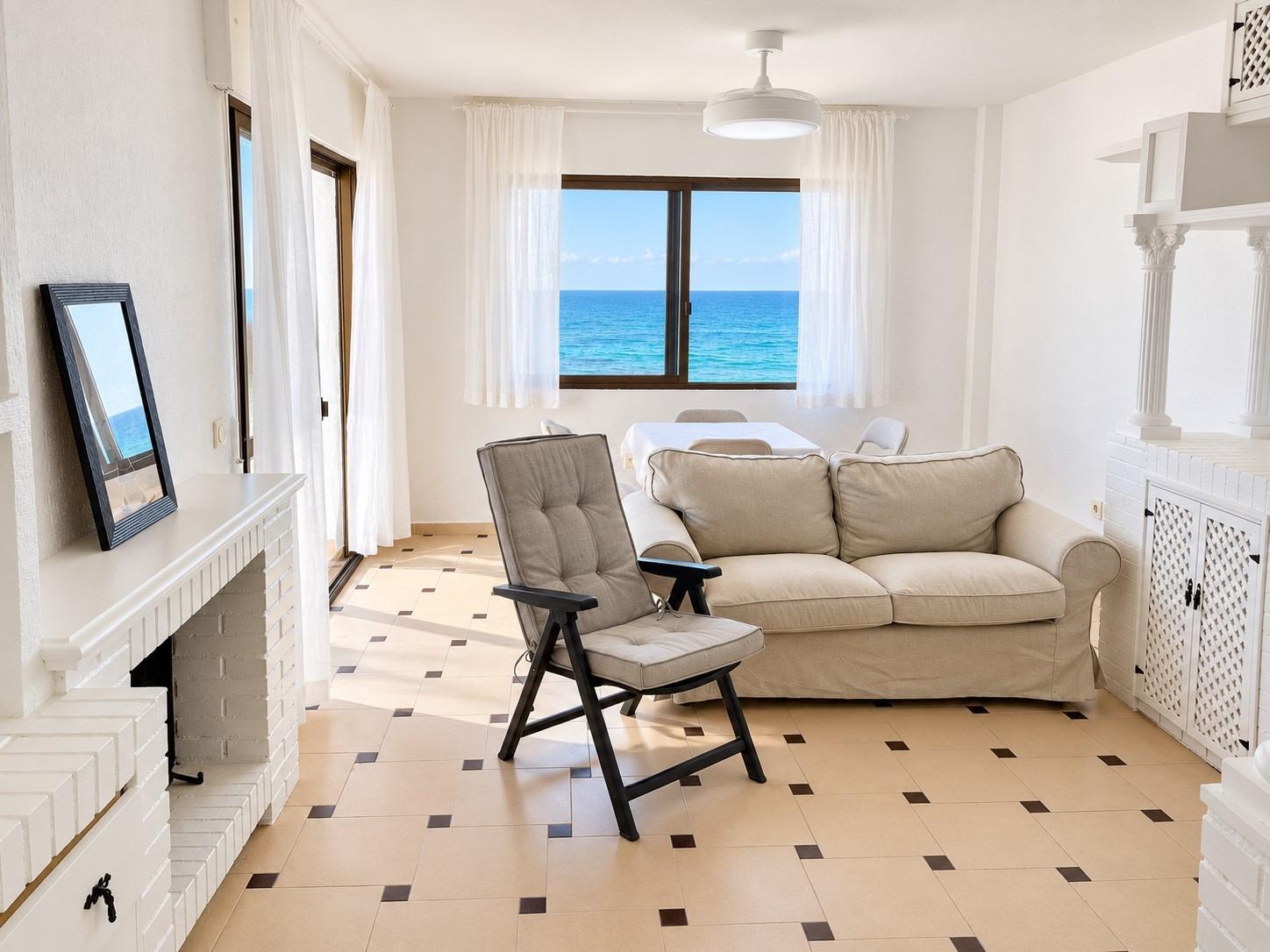 ÁTICO EN PRIMERA LÍNEA DE PLAYA CON GRAN TERRAZA Y VISTAS FRONTALES AL MEDITERRÁNEO en Roquetas de Mar foto 4 ÁTICO EN PRIMERA LÍNEA DE PLAYA CON GRAN TERRAZA Y VISTAS FRONTALES AL MEDITERRÁNEO