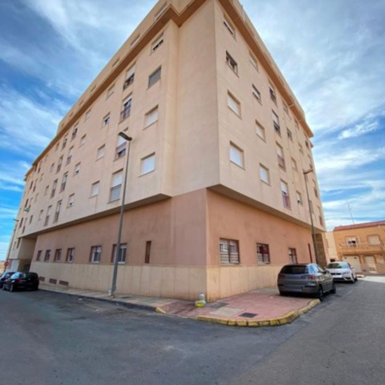 PISO DE 3 DORMITORIOS Y 2 BAÑOS COMPLETOS EN LA GANGOSA!!  MUY BUENA OPORTUNIDAD!!. EN  PERIODO DE PUJA AL ALZA