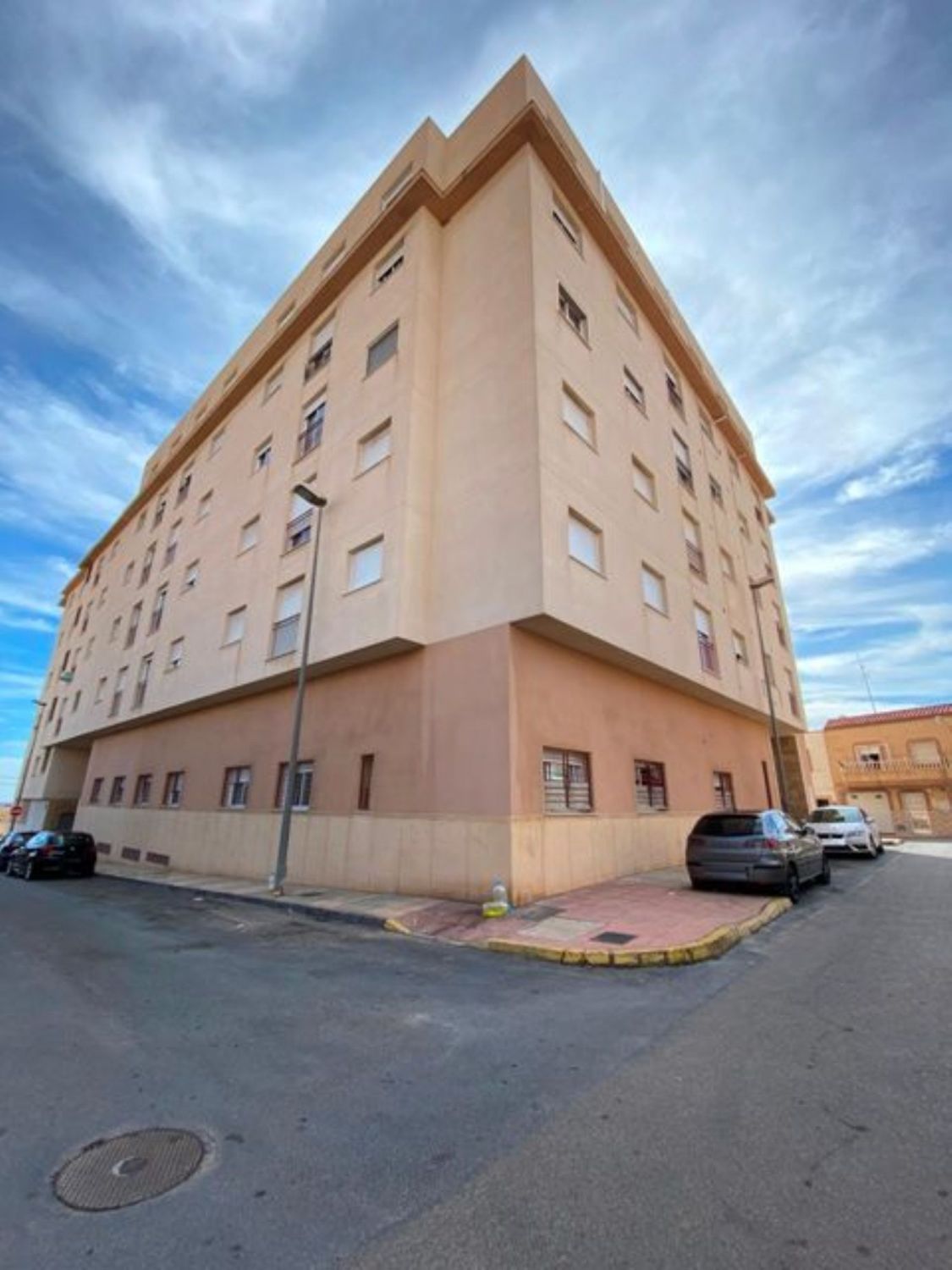 PISO DE 3 DORMITORIOS Y 2 BAÑOS COMPLETOS EN LA GANGOSA!!  MUY BUENA OPORTUNIDAD!!. EN  PERIODO DE PUJA AL ALZA