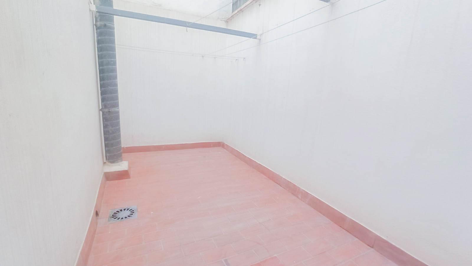 SE ALQUILA PISO PARA ESTUDIANTES O PROFESORES en Almeria foto 5 SE ALQUILA PISO PARA ESTUDIANTES O PROFESORES