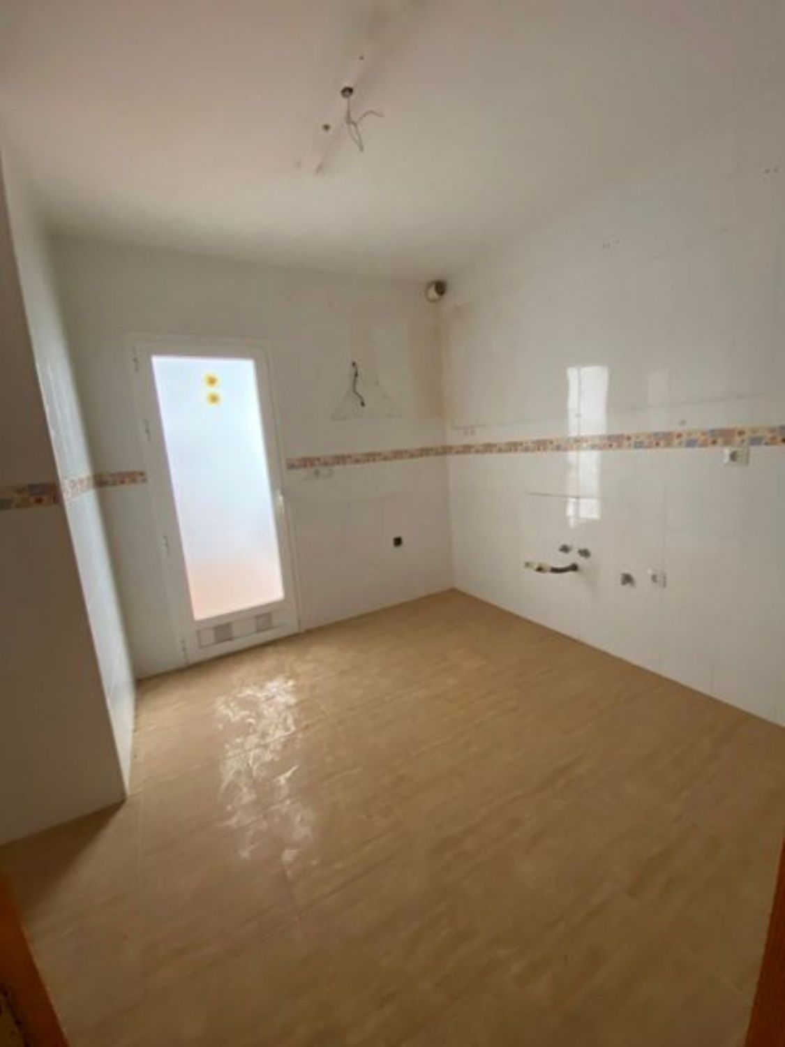 PISO DE 3 DORMITORIOS Y 2 BAÑOS COMPLETOS EN LA GANGOSA!!  MUY BUENA OPORTUNIDAD!!. EN  PERIODO DE PUJA AL ALZA