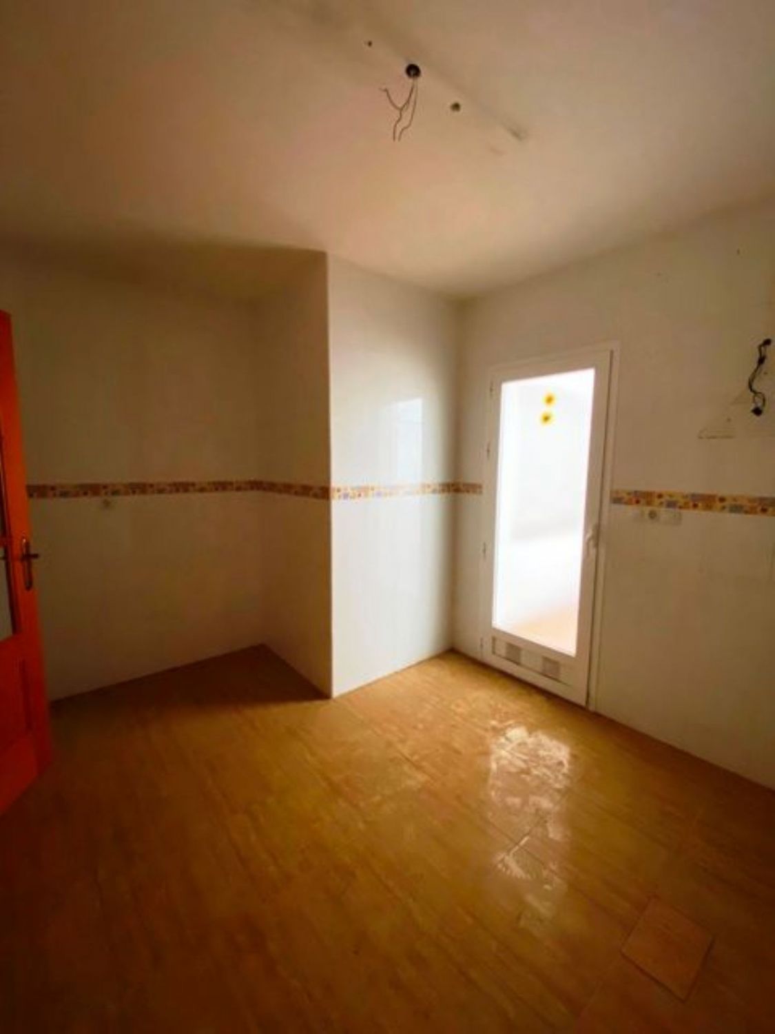 PISO DE 3 DORMITORIOS Y 2 BAÑOS COMPLETOS EN LA GANGOSA!!  MUY BUENA OPORTUNIDAD!!. EN  PERIODO DE PUJA AL ALZA