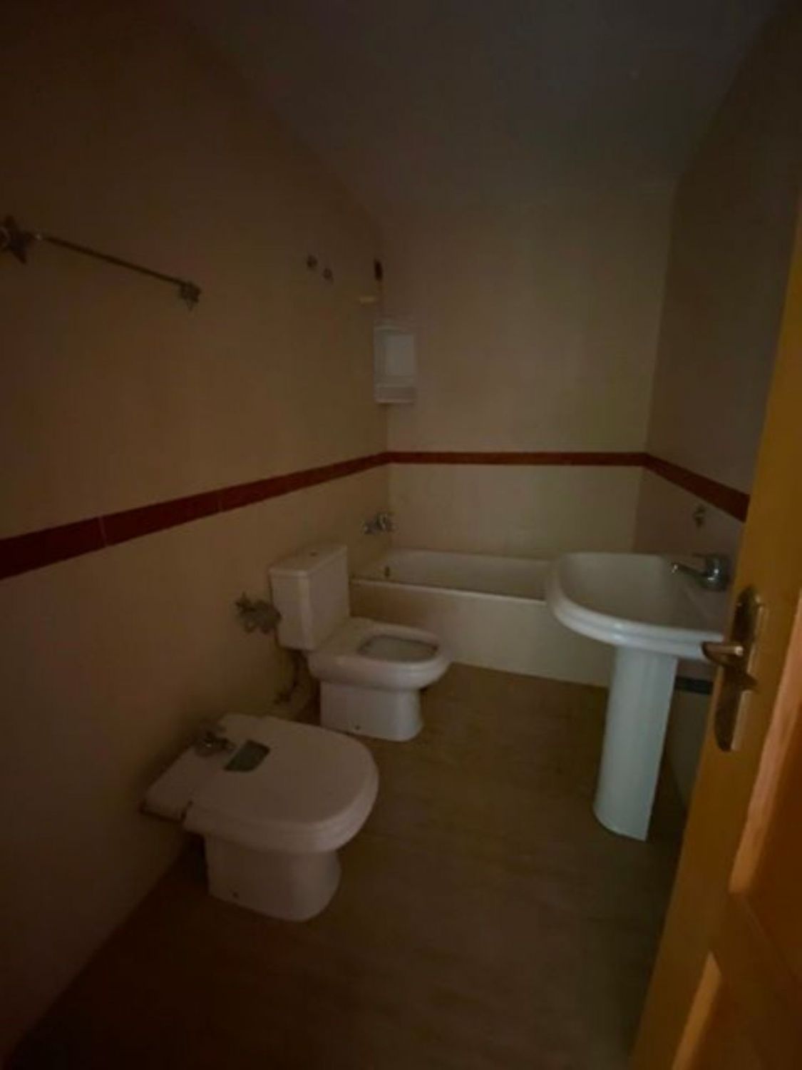 PISO DE 3 DORMITORIOS Y 2 BAÑOS COMPLETOS EN LA GANGOSA!!  MUY BUENA OPORTUNIDAD!!. EN  PERIODO DE PUJA AL ALZA