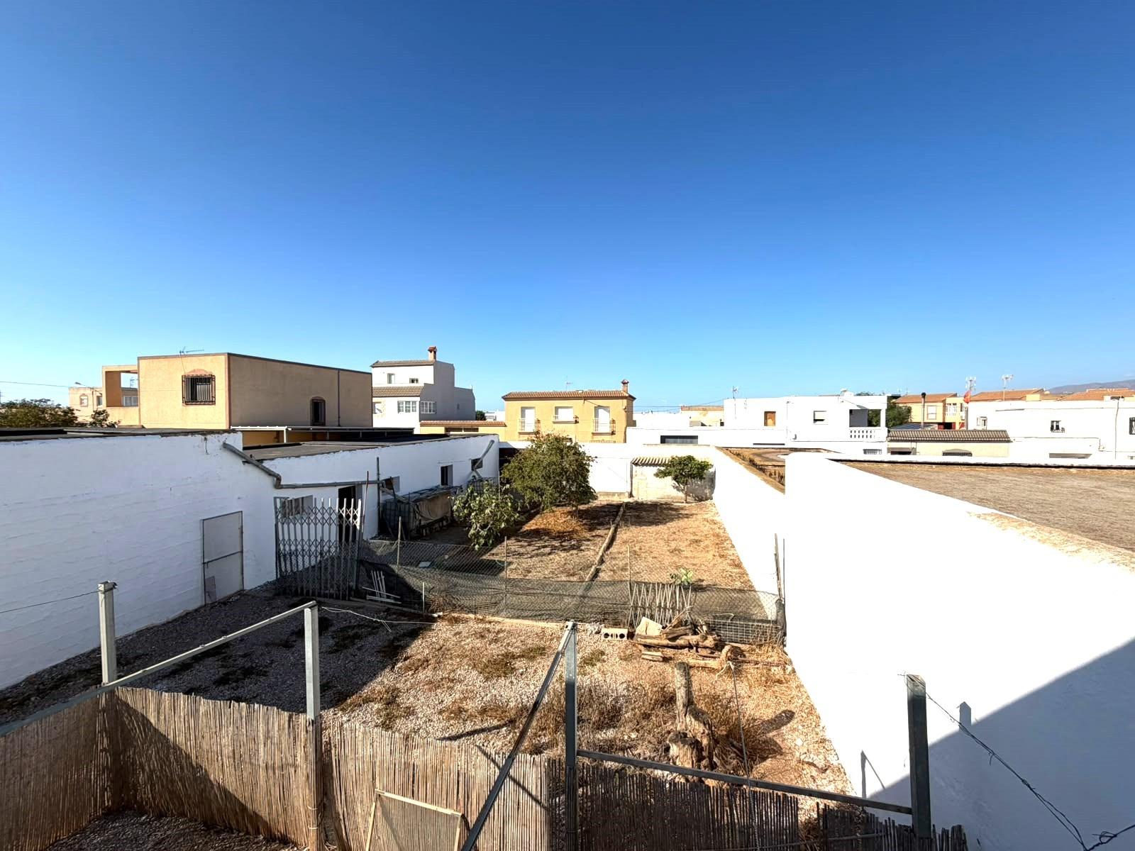 CASA DE PUEBLO CON GRAN PARCELA DE 636 m2