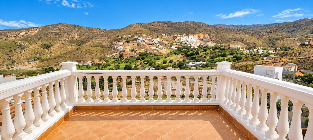 Casa-Chalet en Venta en Envia La Almería
